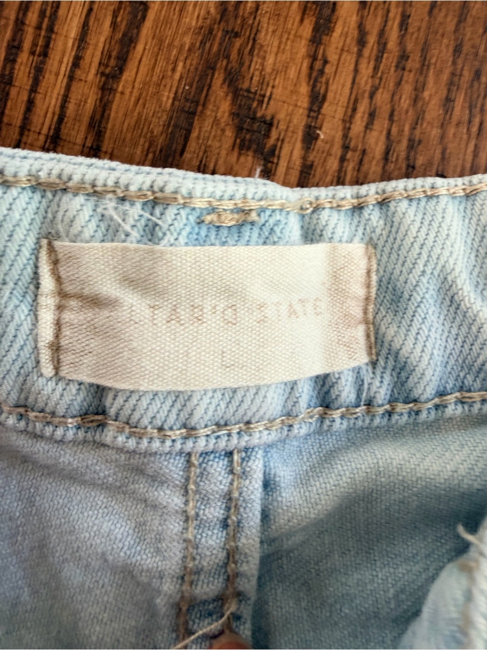Light wash cutoff shorts - Picture 3 of 3